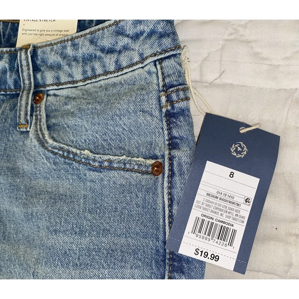 NWT Universal Threads " Vintage Midi Shorts"Women's Size 8  Inseam 4" Cut Off - Picture 2 of 10